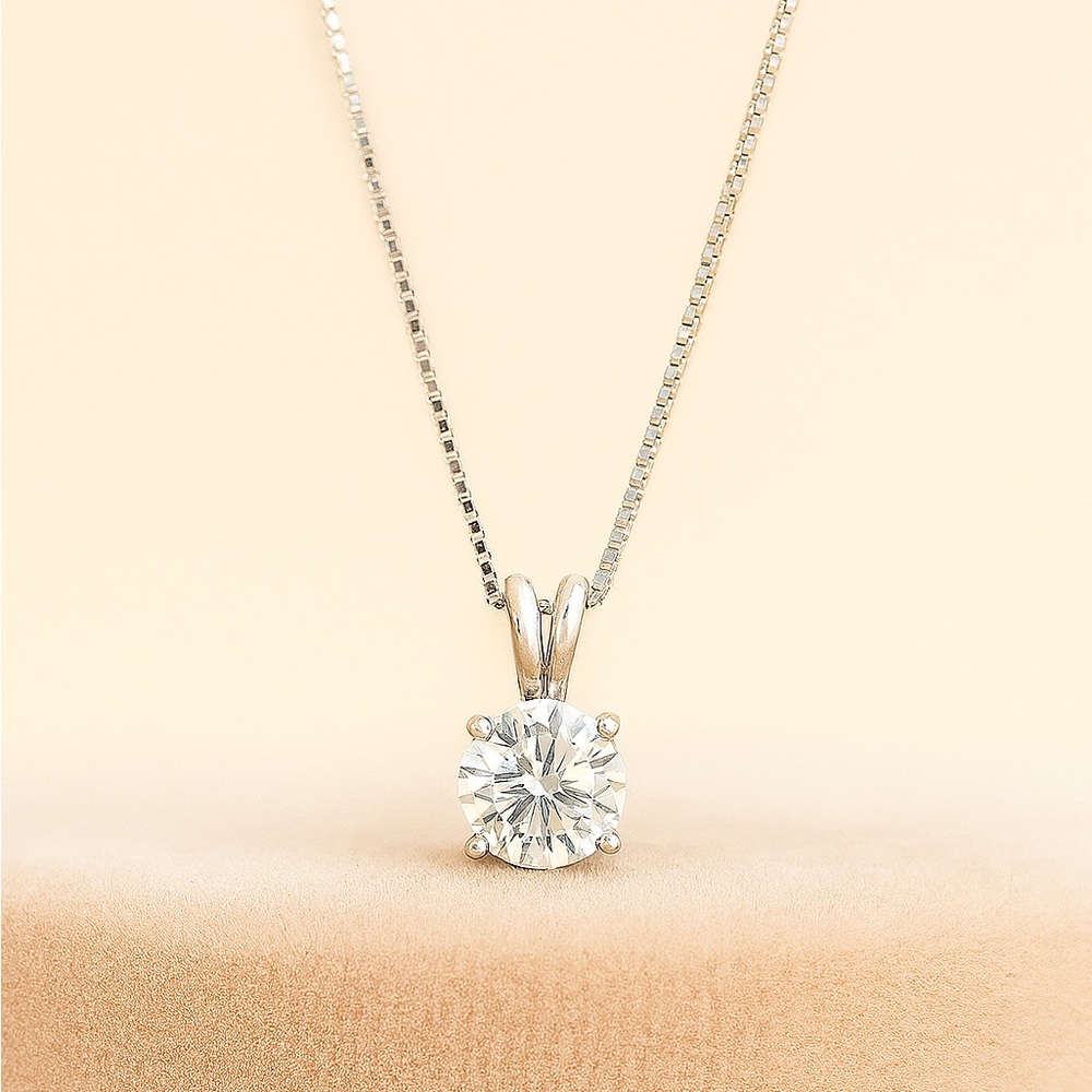 2ct D, VVS1 Moissanite Pendant w/ chain - Picture 2 of 6